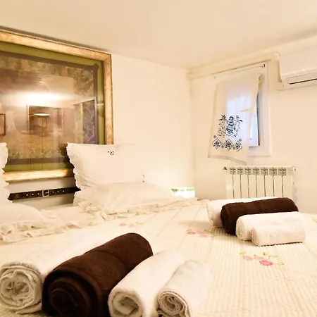 Roma By Typney Apartment *